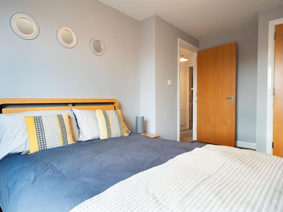 Lovely 2 Bedroom Apt At Ormeau Park W/ Free Parking Belfast Esterno foto