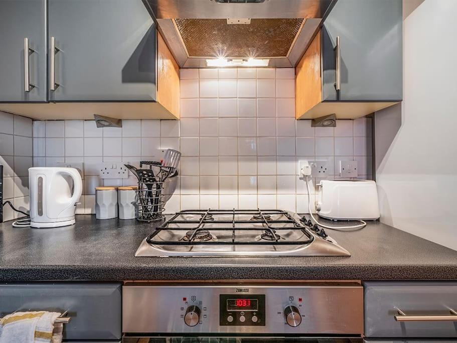 Lovely 2 Bedroom Apt At Ormeau Park W/ Free Parking Belfast Esterno foto