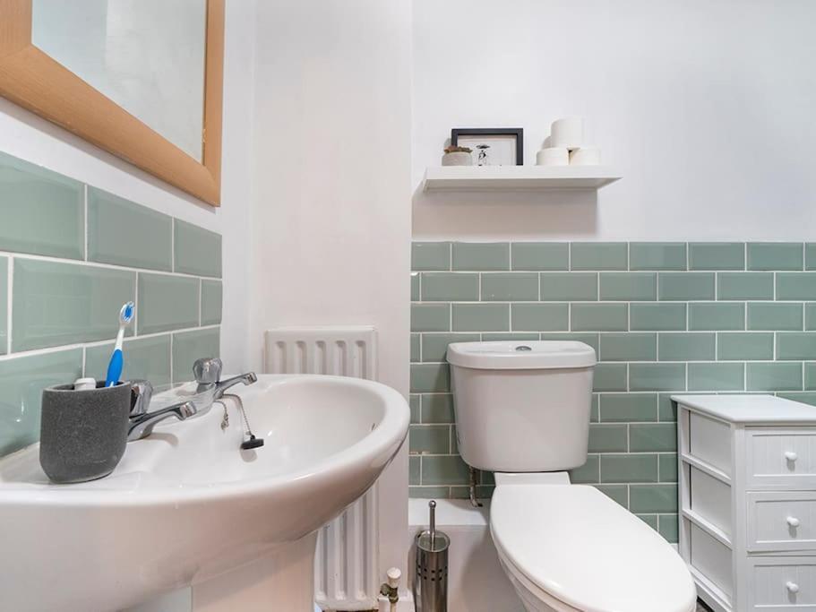 Lovely 2 Bedroom Apt At Ormeau Park W/ Free Parking Belfast Esterno foto