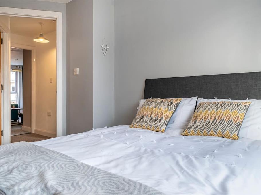 Lovely 2 Bedroom Apt At Ormeau Park W/ Free Parking Belfast Esterno foto